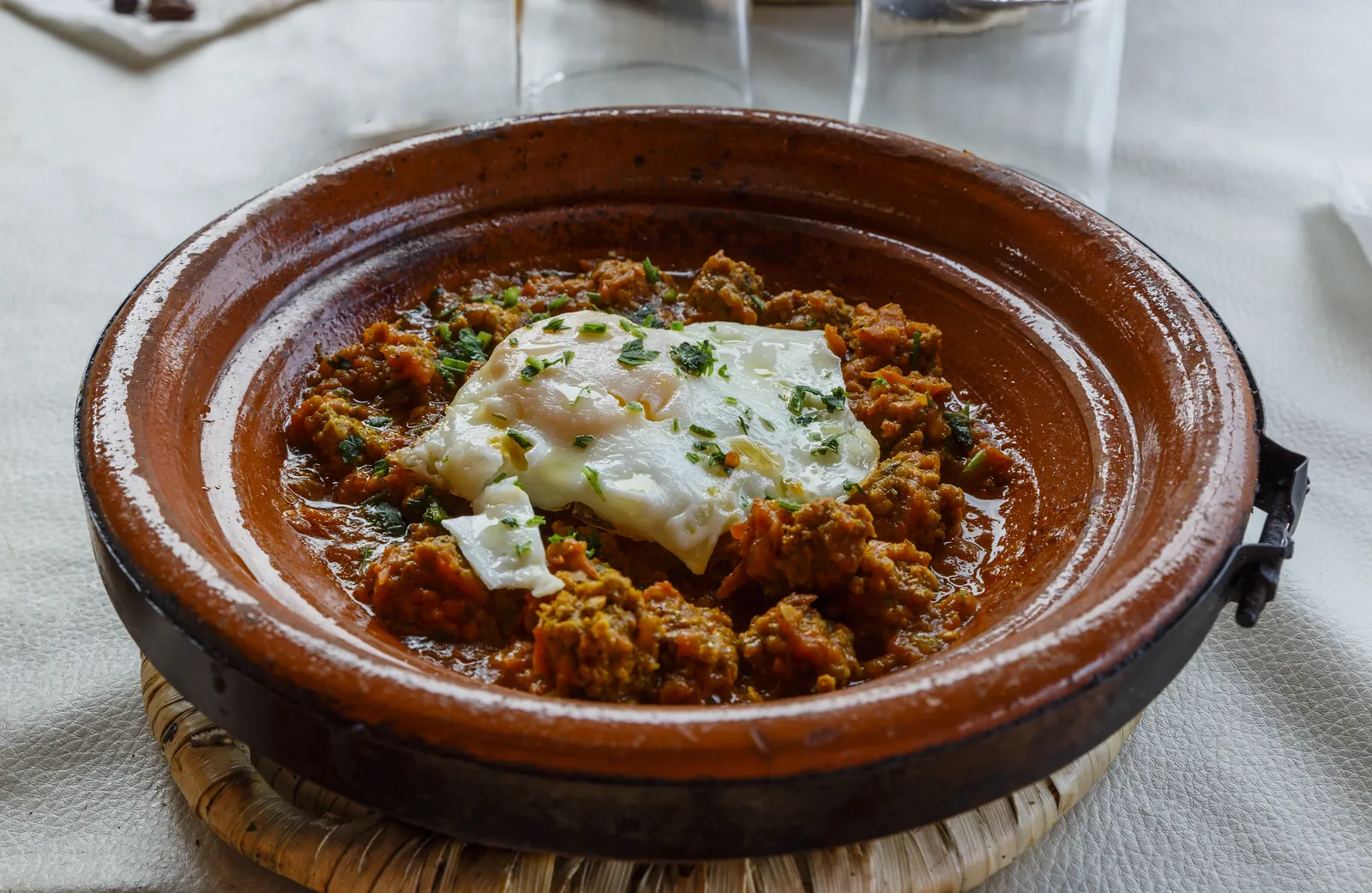 Panier Kefta Oeuf beldi Tomates 